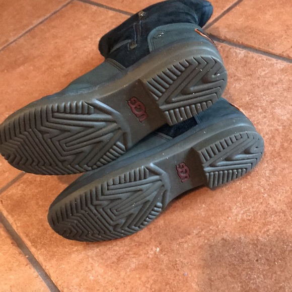 Ugg black waterproof leather boots size 8.5 - Picture 8 of 16